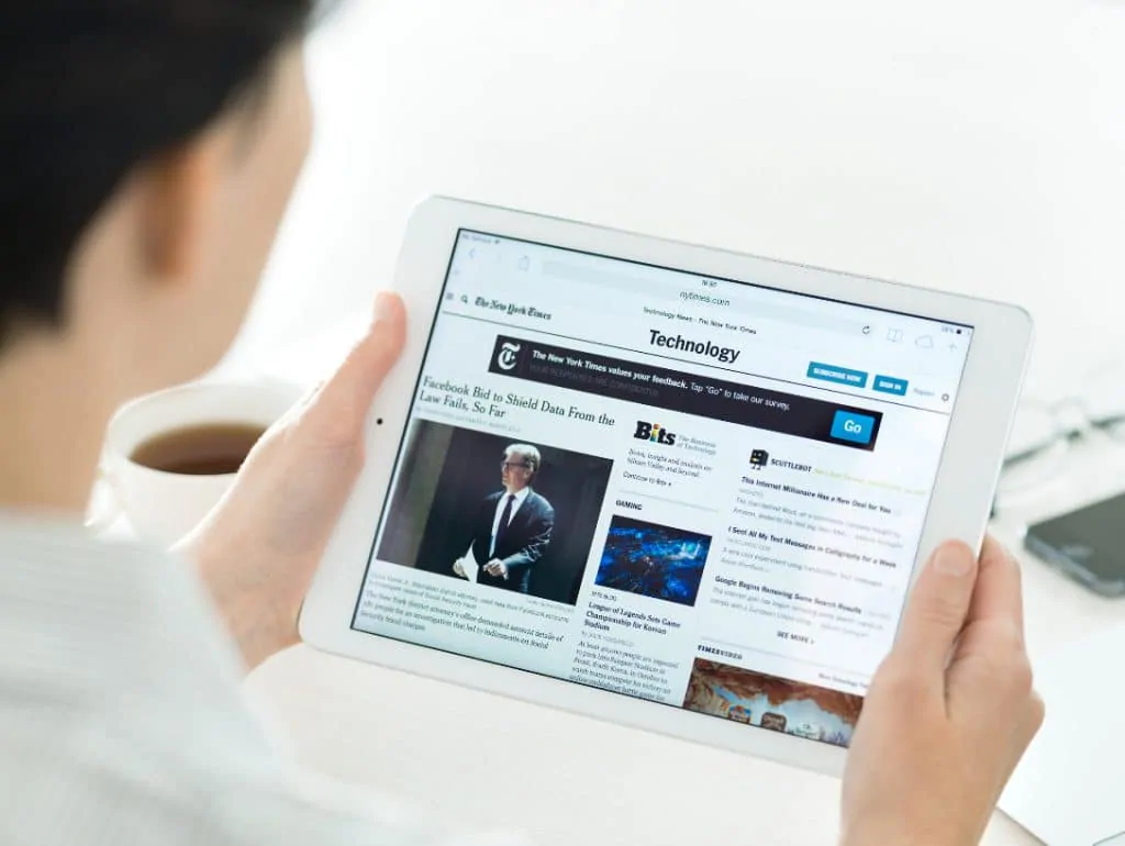 demaning wear wearing contact lenses